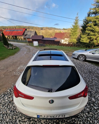 Alfa Romeo Giulietta cena 47000 przebieg: 105000, rok produkcji 2011 z Żmigród małe 191